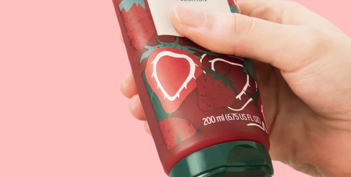 Model Shot, strawberry scrub 200ml