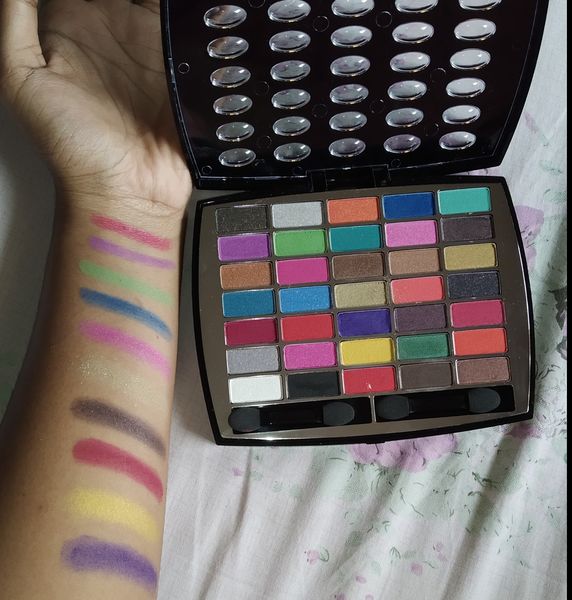 REVIEW OF MISS CLAIRE MAKEUP PALETTE Nykaa Network