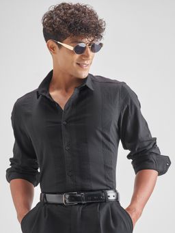 HIGHLANDER - Men Dobby Slim Fit Textured Spread Collar Black Shirt