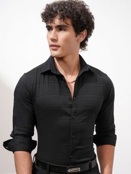 HIGHLANDER - Men Slim Fit Spread Collar Horizontal Striped Cotton Black Shirt