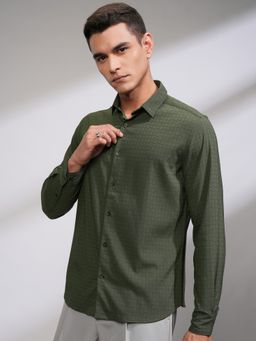 HIGHLANDER - Men Slim Fit Spread Collar Green Shirt
