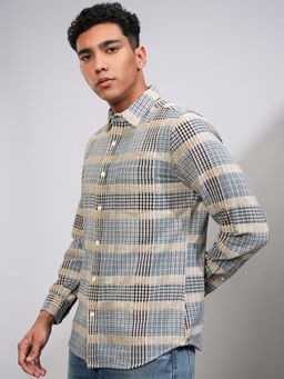 HIGHLANDER - Men Chinelle Yarn Blue Checked Casual Shirt