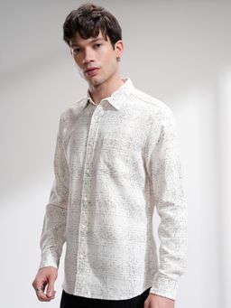 HIGHLANDER - Men Chinelle Yarn Cream Casual Slim Fit Shirt