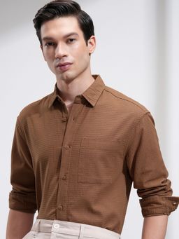 HIGHLANDER - Men Relaxed Fit Spread Collar Textured Cotton Rust Shirt