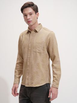 HIGHLANDER - Men Printed Cutaway Collar Slim Fit Khaki Shirt