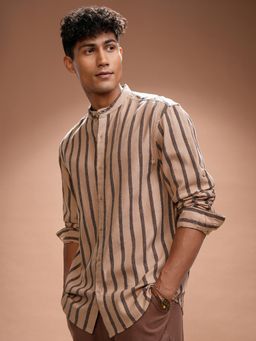 HIGHLANDER - Men Dobby Peach Striped Mandarin Collar Relaxed Shirt