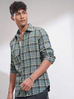 HIGHLANDER - Men Slim Fit Cutaway Collar Tartan Checked Cotton Green Shirt
