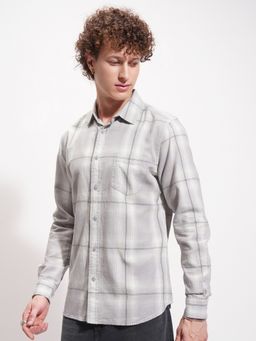 HIGHLANDER - Men Checked Spread Collar Relaxed Fit Grey Shirt