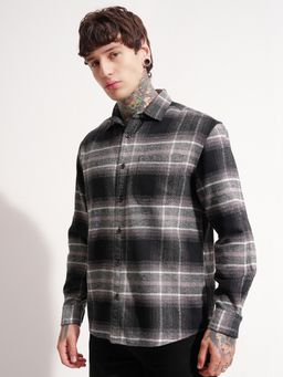 HIGHLANDER - Men Checked Cutaway Collar Oversized Fit Black Cotton Shirt