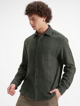 HIGHLANDER - Men's Olive Relaxed Fit Textured Spread Collar Roll-Up Sleeves Cotton Shirt
