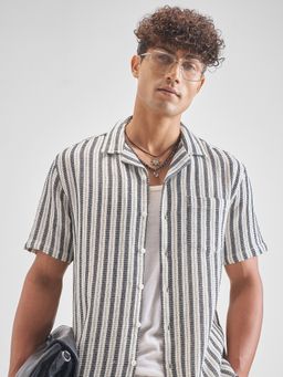 HIGHLANDER - Men's Off White Vertical Stripes Cuban Collar Oversized Cotton Casual Shirt