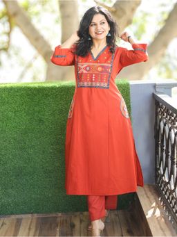 DESI SANDOOK - Women Orange Thread Embroidered V Neck with Patra Work Kurta