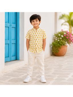 The Magic Wand - White Cotton Half Sleeves Floral Printed Shirt