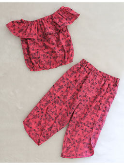 Woonie - This Woonie butterfly printed set with tulip pants-pink is a summer essential for your little girl. Tailored in the finest material, it features a round neck. Style it with fancy accessories to complete her look.