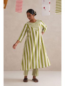 Cyan - Women Cotton Green Kurta with Pant