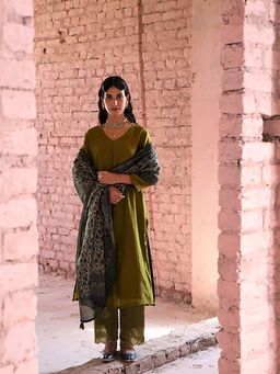 Karaj Jaipur - Women Chanderi Olive Kurta with Pant and Dupatta