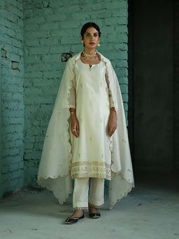 Karaj Jaipur - Women Chanderi Cream Kurta with Pant and Dupatta