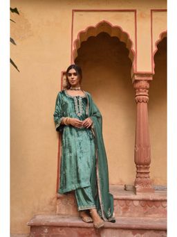 Karaj Jaipur - Women Velvet Green Kurta with Pant and Dupatta