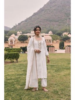 Karaj Jaipur - Women Velvet White Kurta with Pant and Dupatta