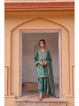 Karaj Jaipur - Women Velvet Green Kurta with Pant and Dupatta