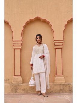 Karaj Jaipur - Women Velvet White Kurta with Pant and Dupatta