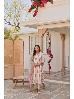 Karaj Jaipur - Women Dobby White Kurta with Pant and Dupatta
