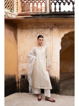 Karaj Jaipur - Women Silk Cream Kurta with Pant and Dupatta