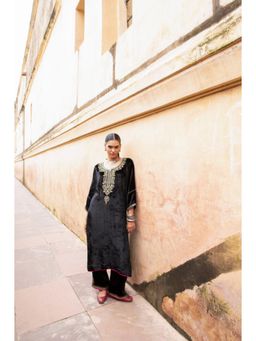 Karaj Jaipur - Women Velvet Black Kurta with Pant