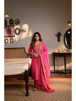 Karaj Jaipur - Women Muslin Pink Kurta with Pant and Dupatta