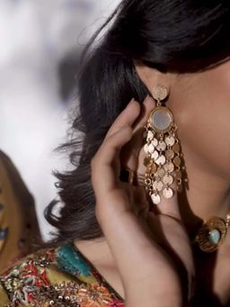 BaalaJewels - White Pile Shell Earrings