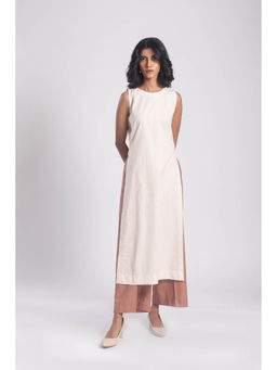 Avaha - Women Gunja Kurta with Pants (Set of 2)