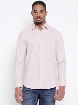 Guess - Men Pink Solid Spread Collar Shirt