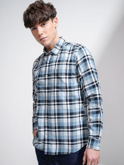 HIGHLANDER - Men Blue Opaque Cutaway Collar Regular Fit Casual Shirt