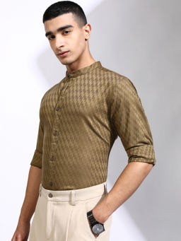 HIGHLANDER - Men Brown Dobby Textured Mandarin Casual Shirt