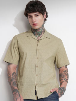 HIGHLANDER - Men Olive Relaxed Fit Textured Cuban Collar Casual Shirt