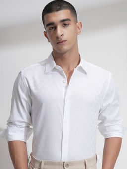 HIGHLANDER - Men White Regular Fit Textured Spread Collar Cotton Casual Shirt