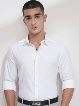 HIGHLANDER - Men White Regular Fit Textured Spread Collar Casual Shirt