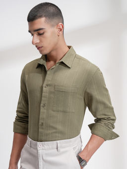 HIGHLANDER - Men Olive Relaxed Fit Textured Spread Collar Cotton Casual Shirt