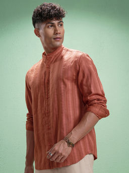 HIGHLANDER - Men Brown Dobby Textured Mandarin Collar Relaxed Shirt