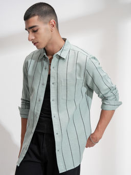 HIGHLANDER - Men Green Regular Fit Vertical Striped Spread Collar Casual Shirt