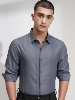 HIGHLANDER - Men Grey Regular Fit Textured Spread Collar Casual Shirt