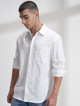 HIGHLANDER - Men White Relaxed Fit Textured Spread Collar Cotton Casual Shirt