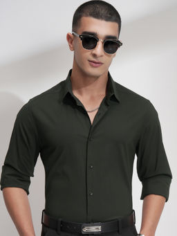 HIGHLANDER - Men Olive Regular Fit Solid Spread Collar Cotton Casual Shirt