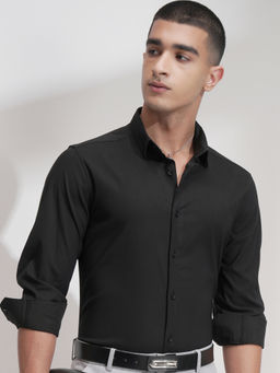 HIGHLANDER - Men Black Regular Fit Solid Spread Collar Cotton Casual Shirt