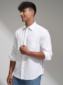 HIGHLANDER - Men White Cutaway Collar Relaxed Fit Pure Cotton Shirt