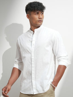 HIGHLANDER - Men White Relaxed Fit Textured Mandarin Collar Casual Shirt