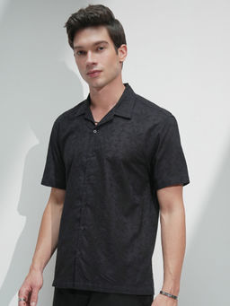 HIGHLANDER - Men Black Relaxed Fit Textured Cuban Collar Casual Shirt