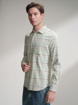 HIGHLANDER - Men Green Cutaway Collar Slim Fit Checked Casual Shirt