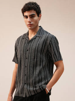 HIGHLANDER - Men Black Relaxed Fit Vertical Striped Cuban Collar Casual Shirt