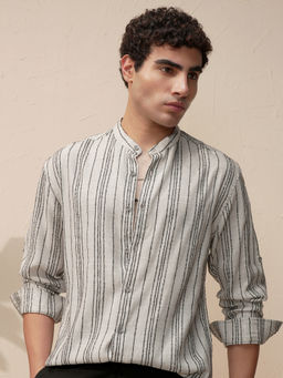 HIGHLANDER - Men White Striped Mandarin Collar Relaxed Fit Casual Shirt